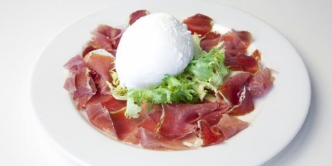 PROSCIUTTO CRUDO E BUFALA